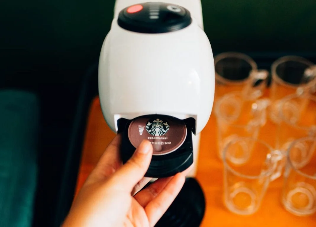 Macchina del caff&egrave; con capsule / Foto di Nathalia Segato su Unsplash