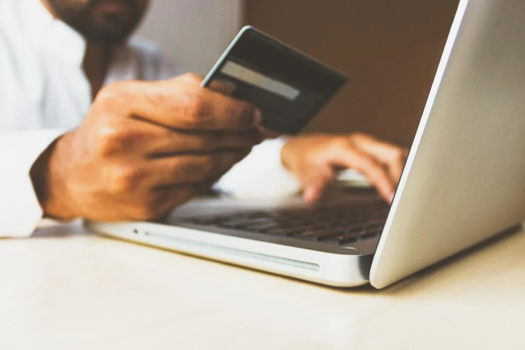 e-commerce tessili invenduti resi