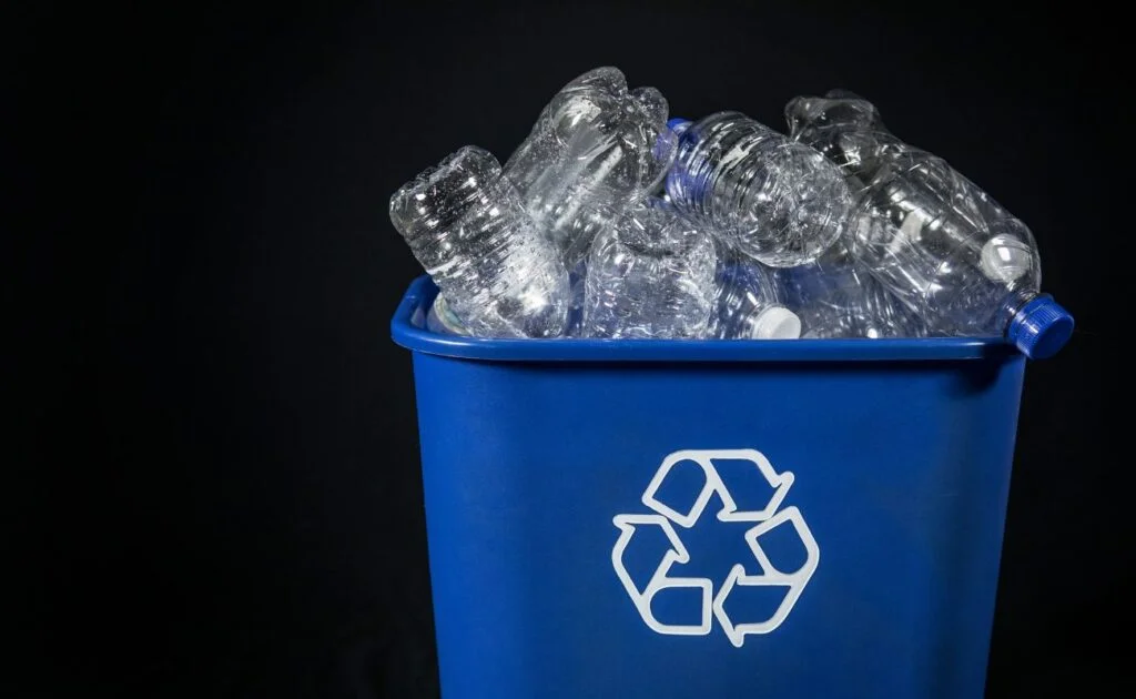 riciclo raccolta differenziata plastica cover