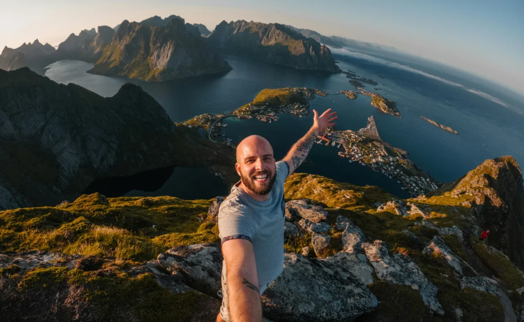 turismo selfie copertina