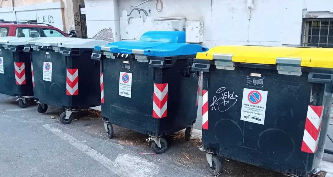 Raccolta differenziata plastica cover
