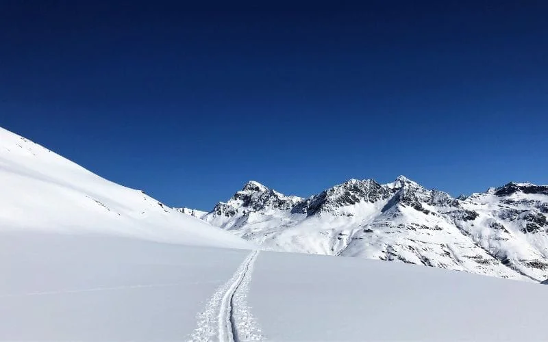 montagna neve sci