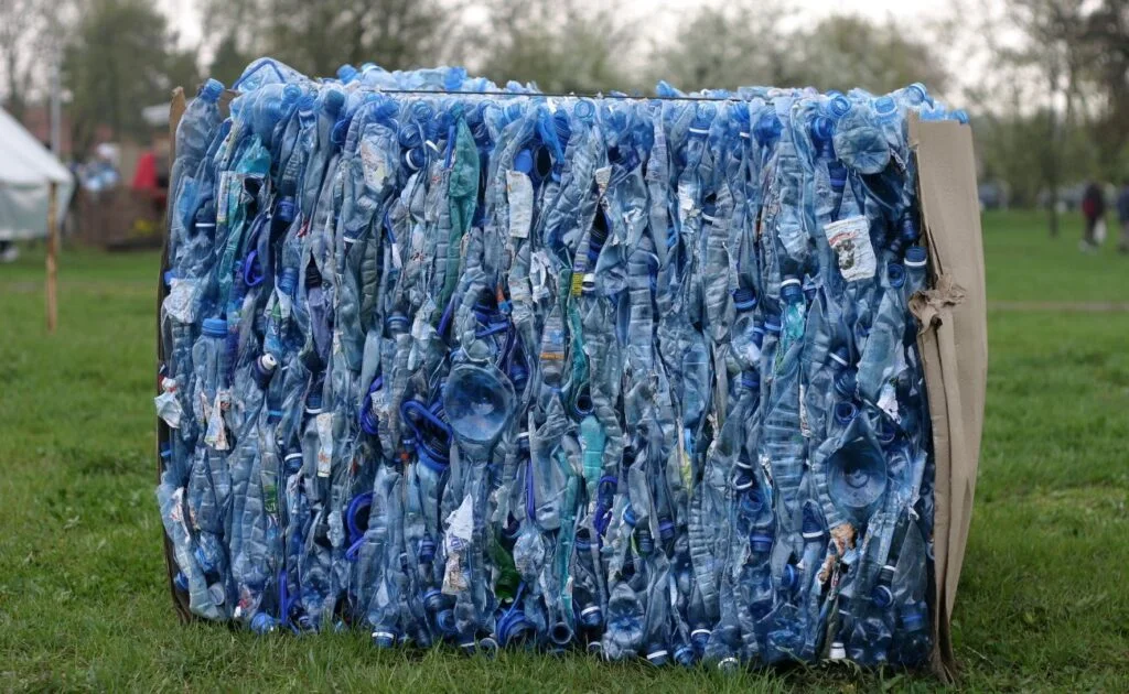 riciclo raccolta differenziata plastica cover