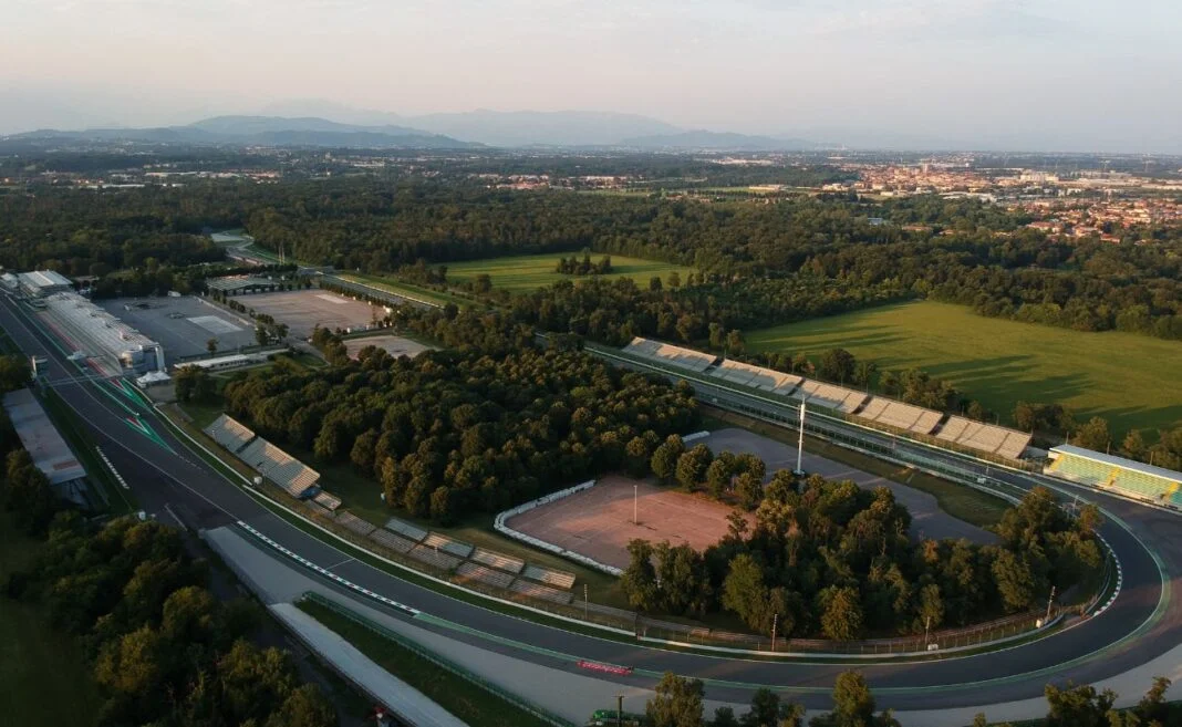 Monza divieto pubblicit&agrave; fossili