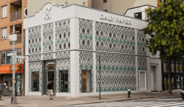 Courtesy Daily Paper rifiuti casa edifici