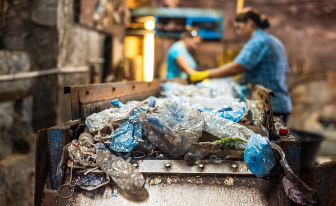 riciclo plastica copertina