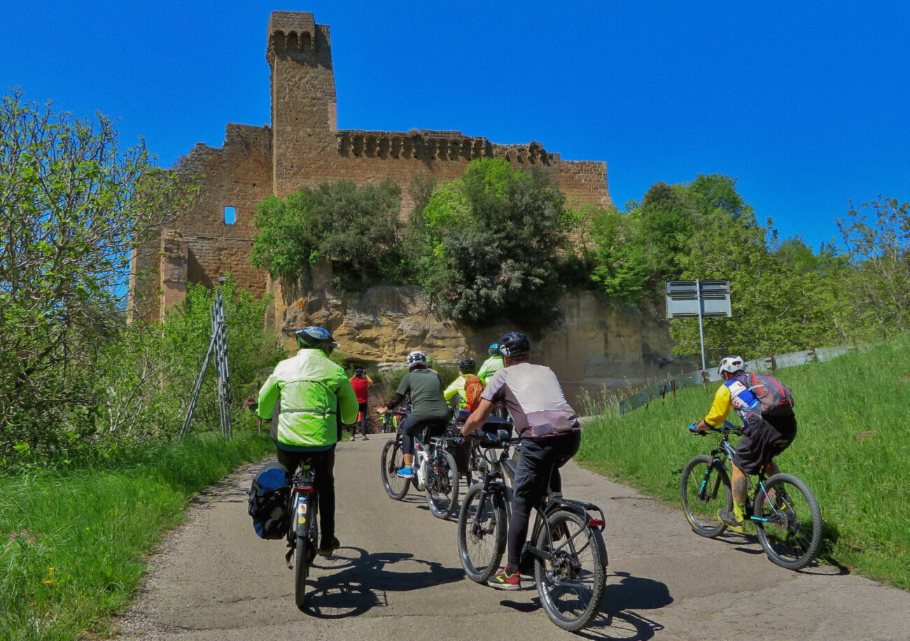 Sovana-il castello-Giornate Nazionali del Cicloturismo